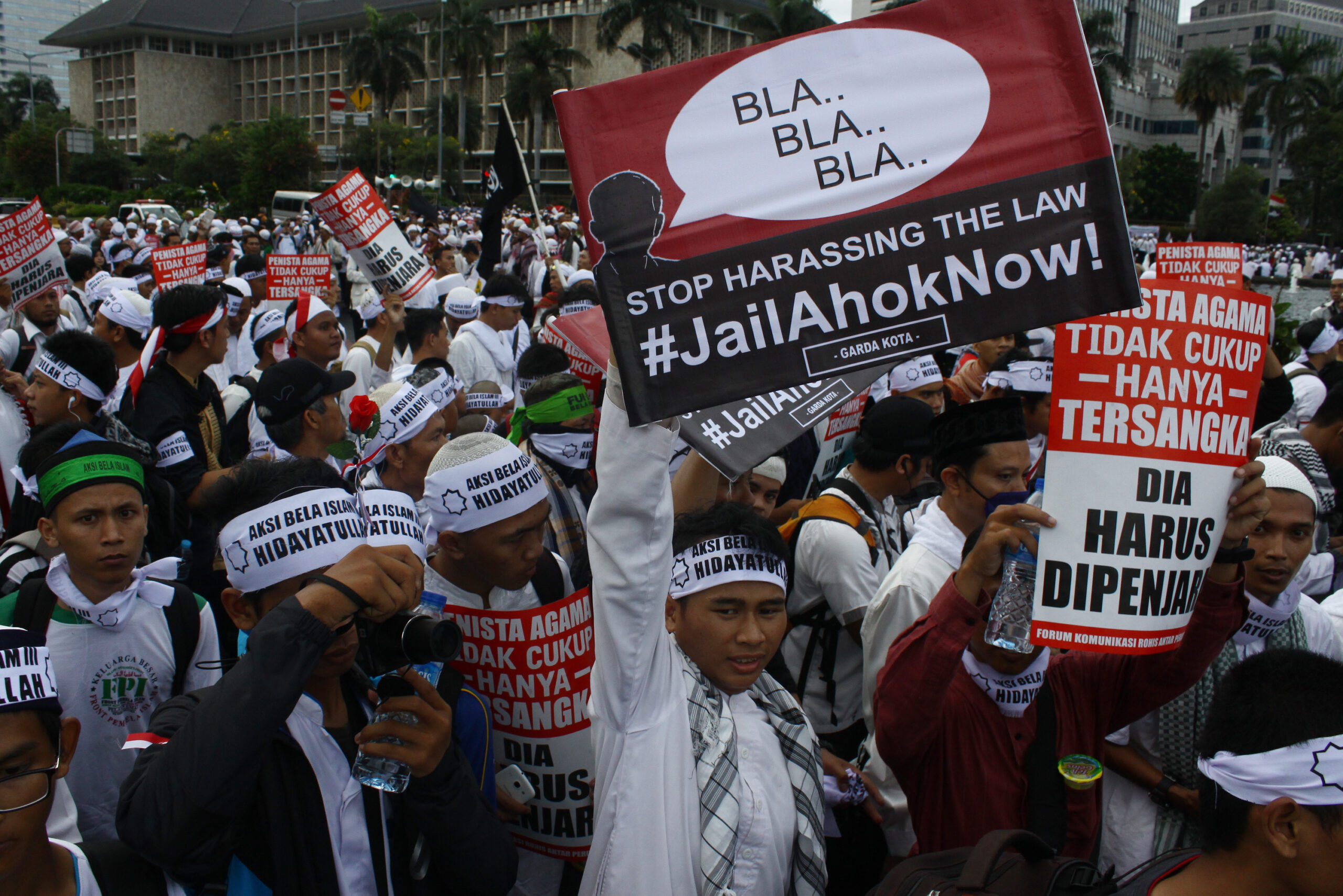 Pluralism, Polarization, and Political Voyeurism